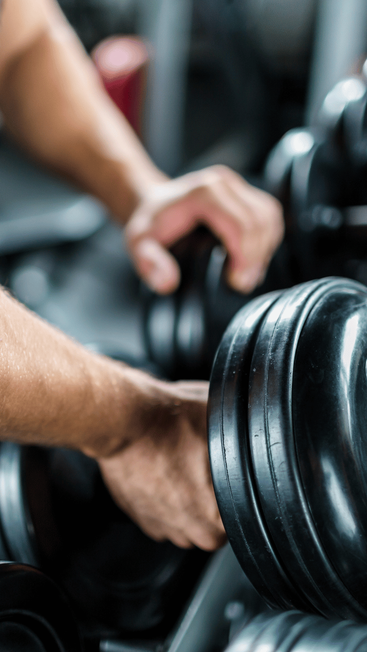 homme à la salle de sport